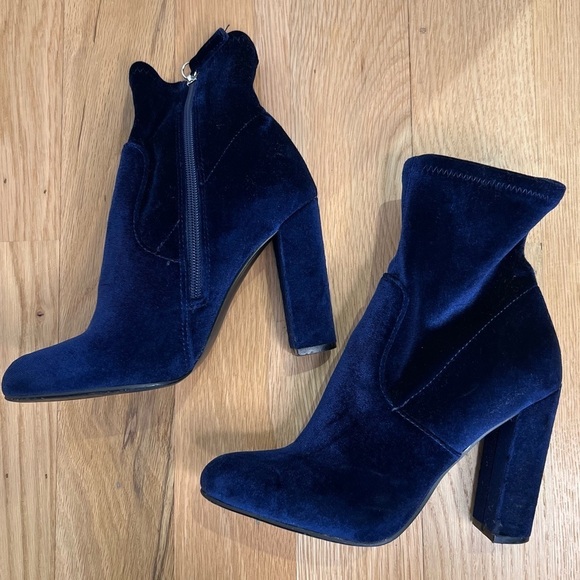 Steve Madden Edit Blue Velvet Booties Size 6 - Picture 4 of 16